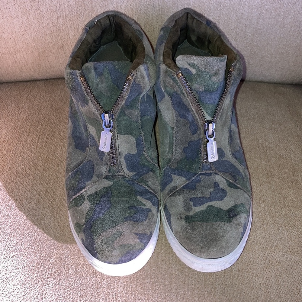 BLONDO Glenda Suede Camo Printed Waterproof Wedge Platform Sneakers Size 8.5 - Picture 4 of 13